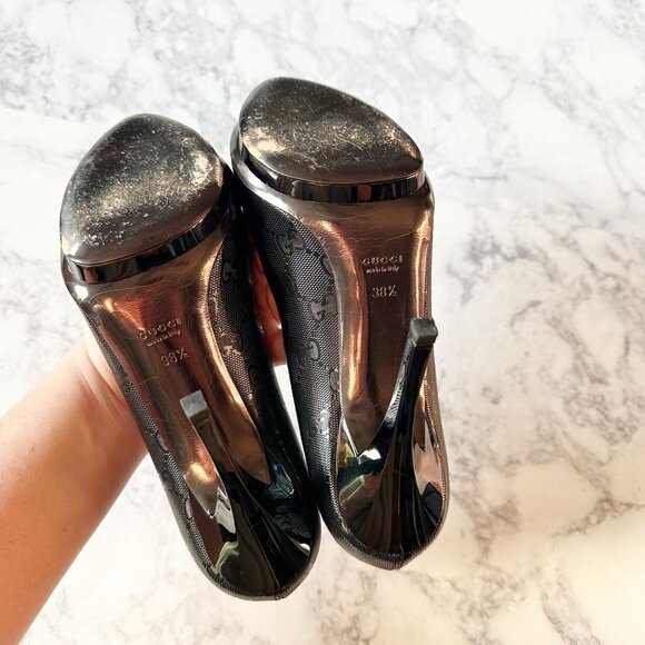 Gucci GG Imprime Black Leather Chain Charm Pumps - Picture 9 of 15